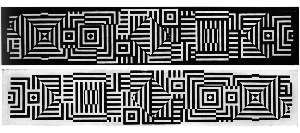 Victor Vasarely alkotása 1977-ből. A két hatalmas méretű geometrikus kerámia-alkotás a színház északi és déli homlokzatát borítja. A két alkotás egymás inverze.