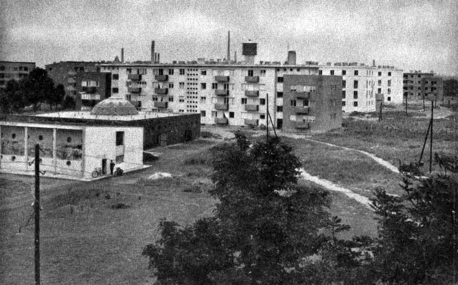 A gőzfürdő mögött még épült a Szent István lakótelep első üteme. (forrás: Régi Győr)