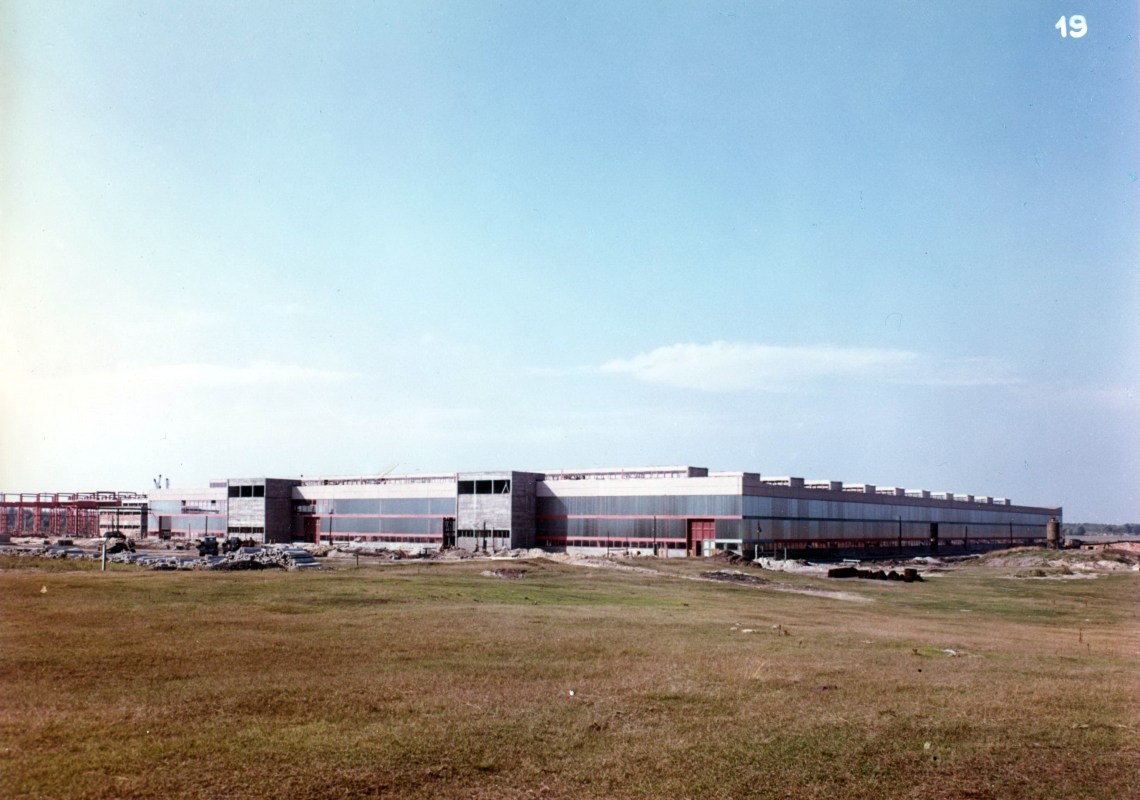 A 28 000 m2-es produktív csarnok 1968 körülre épült fel. (forrás: GYŐRITERV-es publikáció)