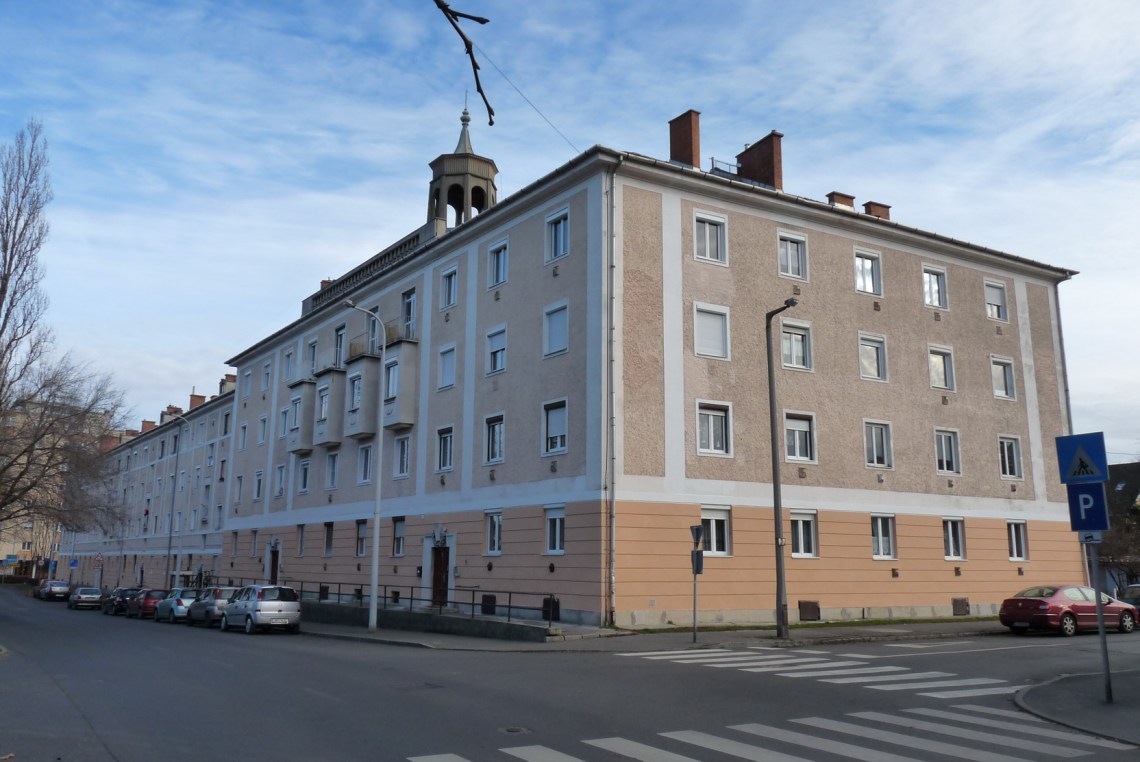 A "B" jalű ház a jellegzetes "huszártoronnyal". (fotó: HG)