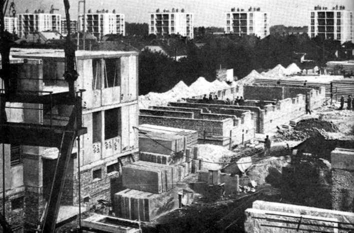 Épül a Stadion utcai beépítés. (forrás: Régi Győr)