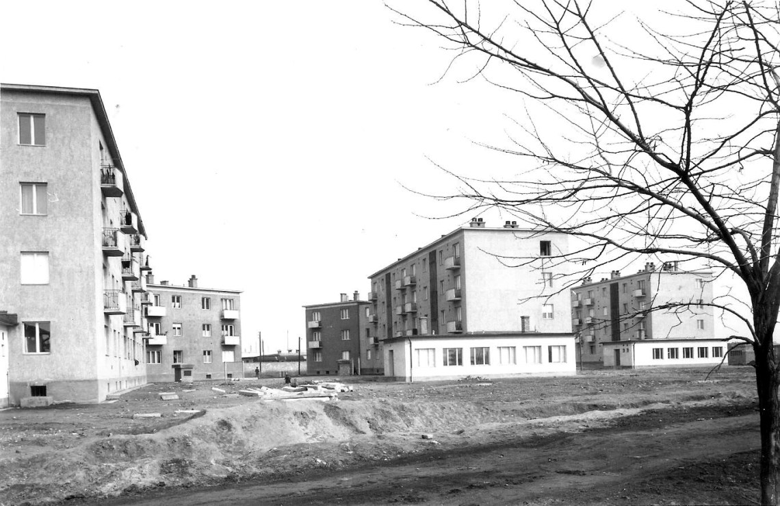 Még hátravan a tereprendezés. (forrás: Régi Győr)