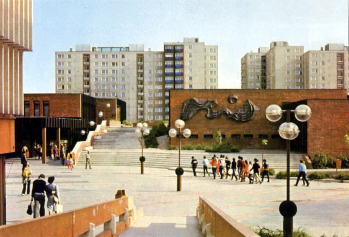 Az épület a vásárcsarnok felől fotózva nemsokkal az átadása után. (forrás: Winkler-Kurcsis)