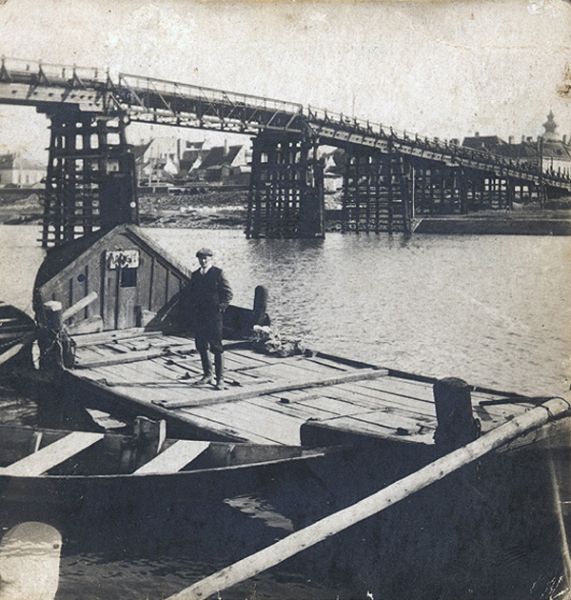 A "Kecskelábú" híd. (forrás)