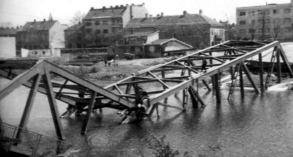1945-ben felrobbantották. (forrás: Winkler-Kurcsis)