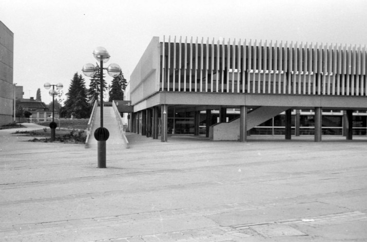 Az épület eredeti állapot, még beépítetlen földszinttel. (forrás: Régi Győr, Kozma Endrétől)